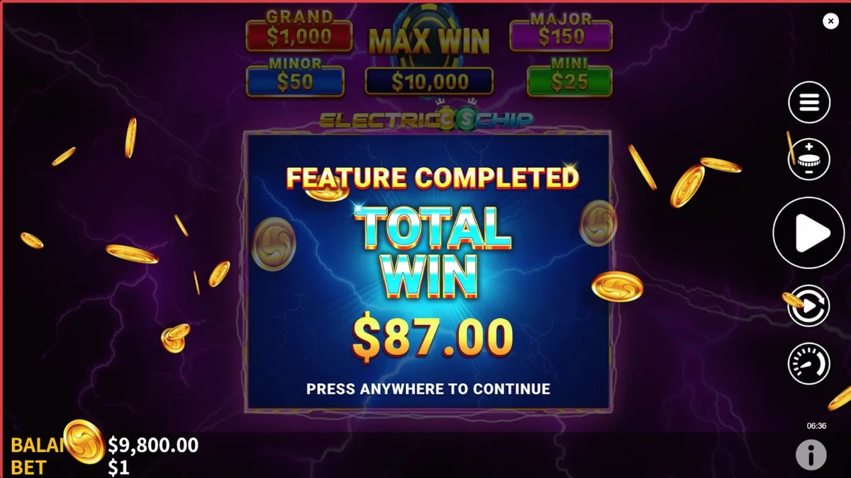 Electric Chip slot machine interface na may neon lightning theme
